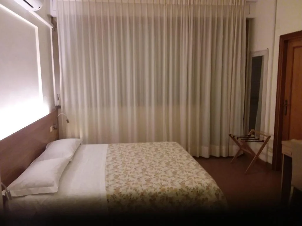 Room, Hotel Nyers, Perugia