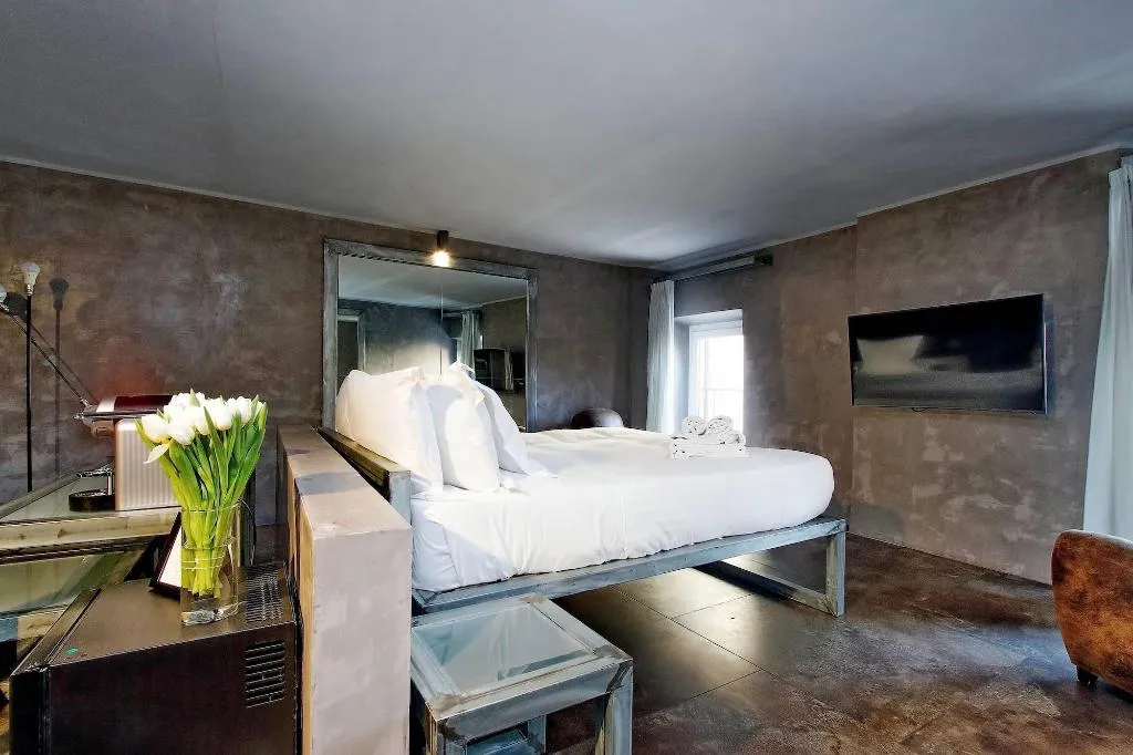 Room, Mama's Home Rome, Rome