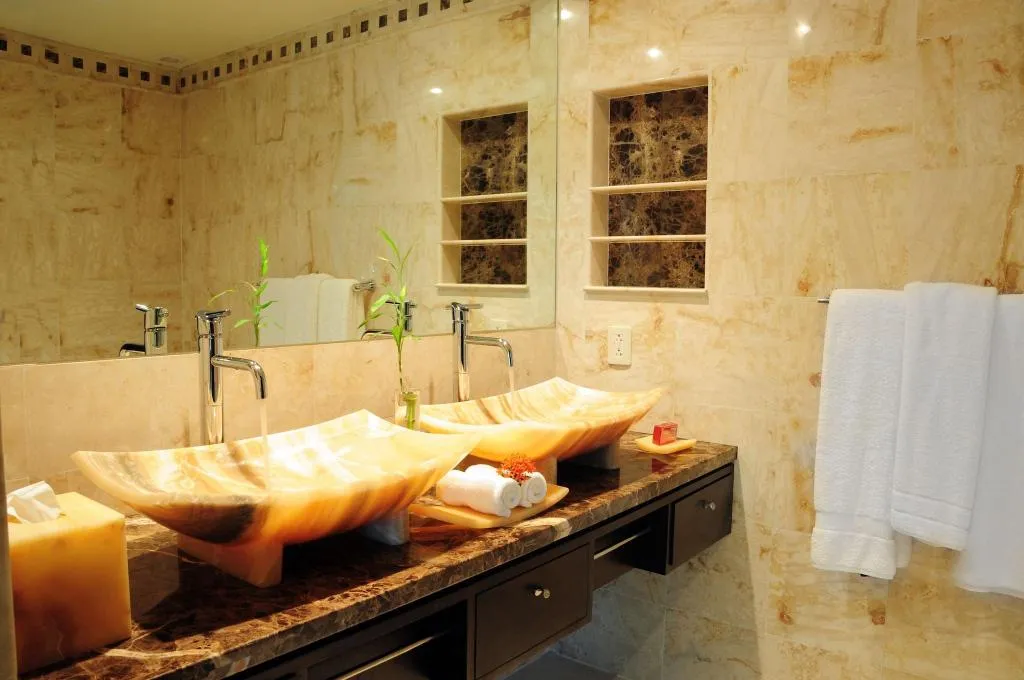 TWIN DELUXE Room, El Taj Ocean Front and Beachside Condo Hotel, Playa Del Carmen