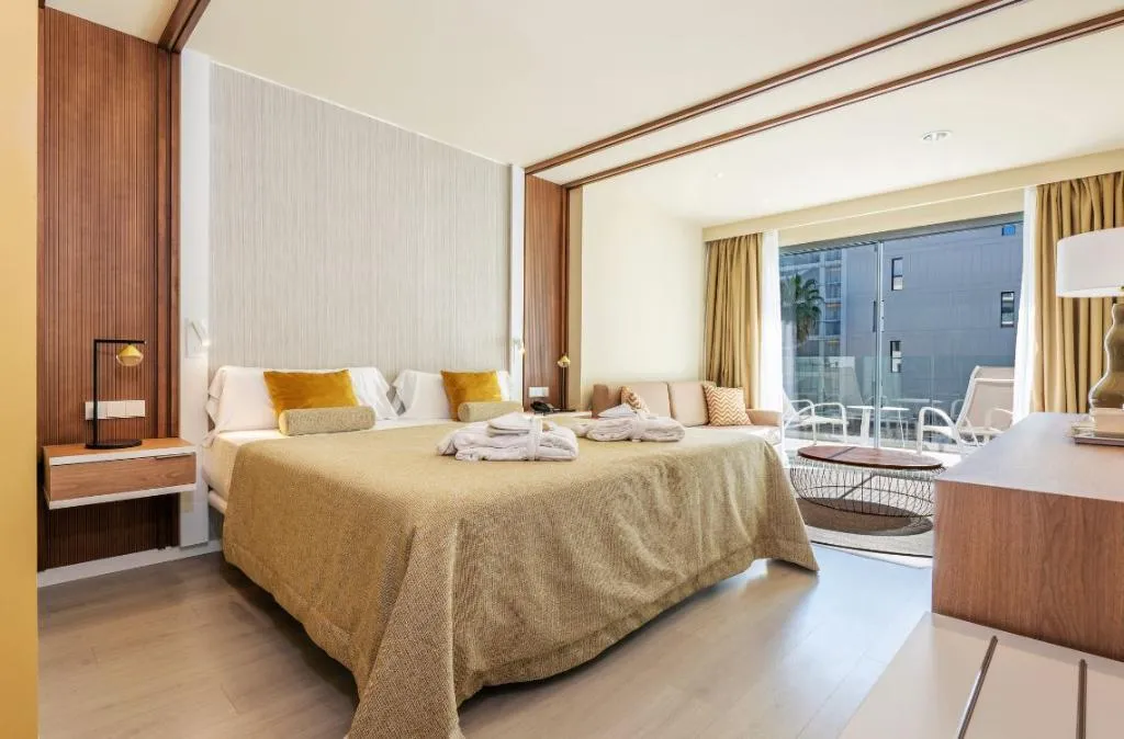 JUNIOR SUITE POOL VIEW Room, Aubamar Palma Resort, Majorca