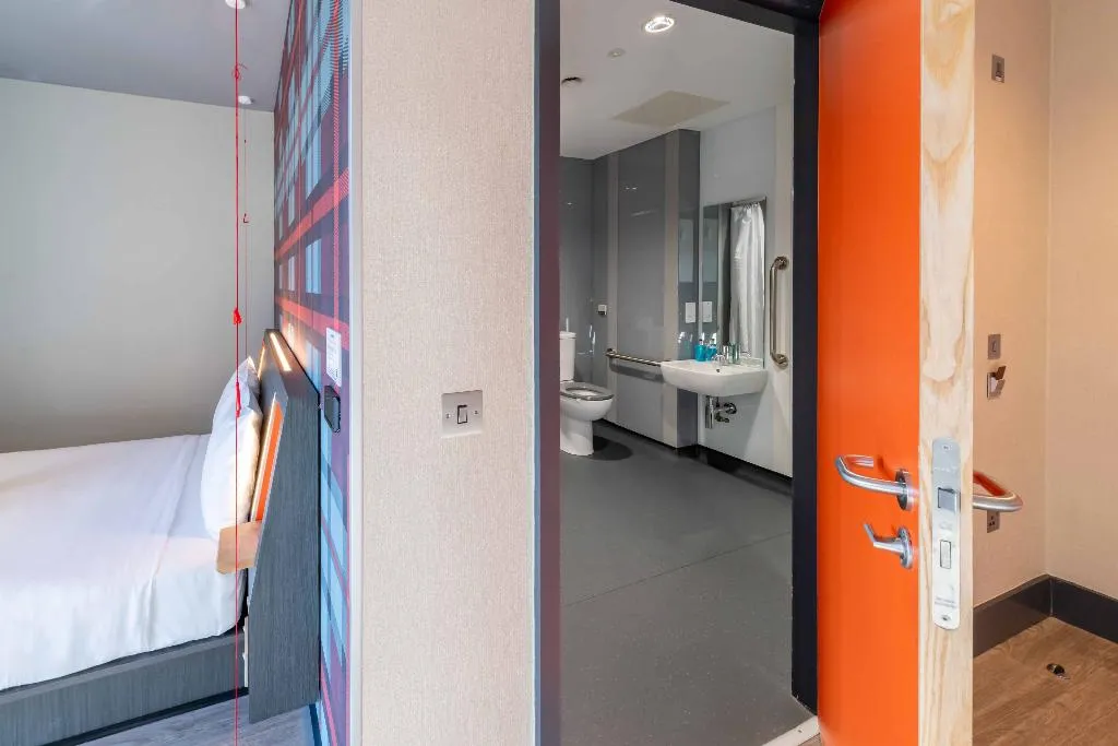 DOUBLE Accessible Room, easyHotel Dublin City Centre, Dublin