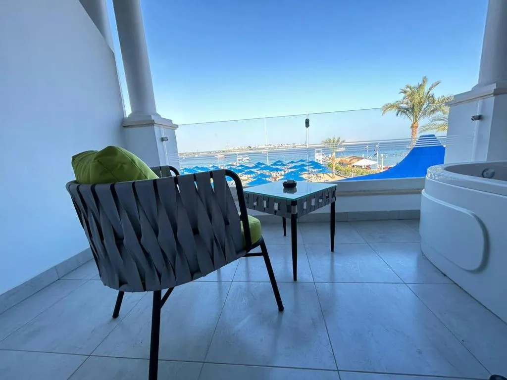 DOUBLE DELUXE WITH JACUZZI Room, Naama Bay Suites & Spa, Red Sea Riviera