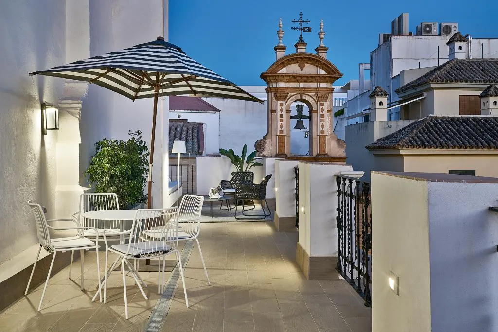 JUNIOR SUITE STANDARD Room, Vincci Molviedro Suites Apartments, Seville