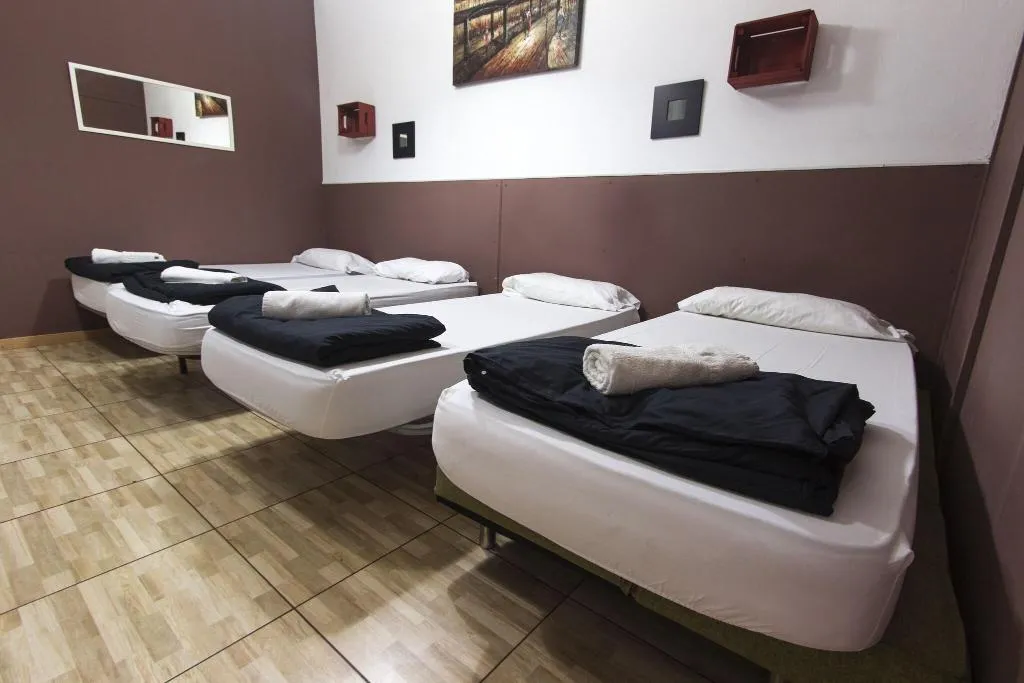 QUADRUPLE COMFORT Room, Break N Bed Hostel, Barcelona