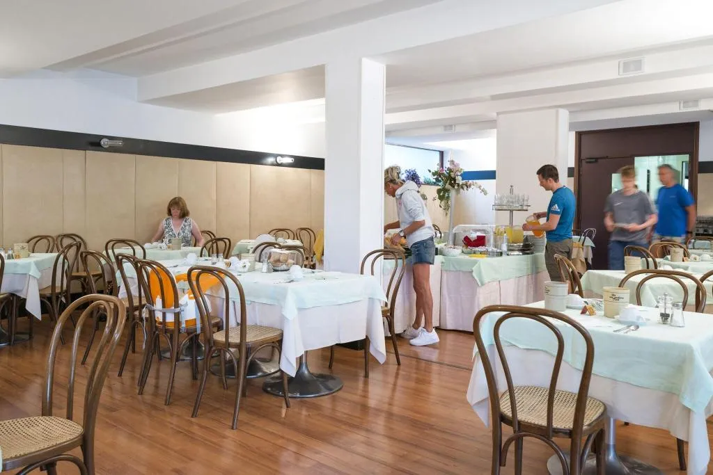 Restaurant, Bristol, Milan