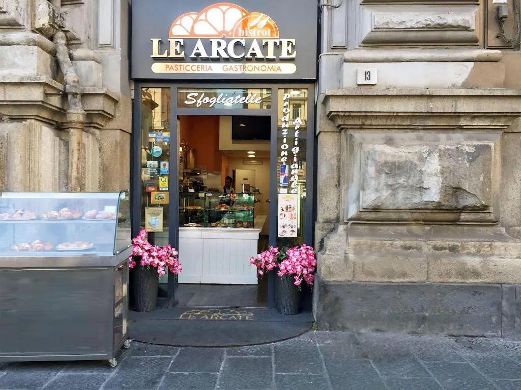 Restaurant, Piazza Bovio 22, Naples