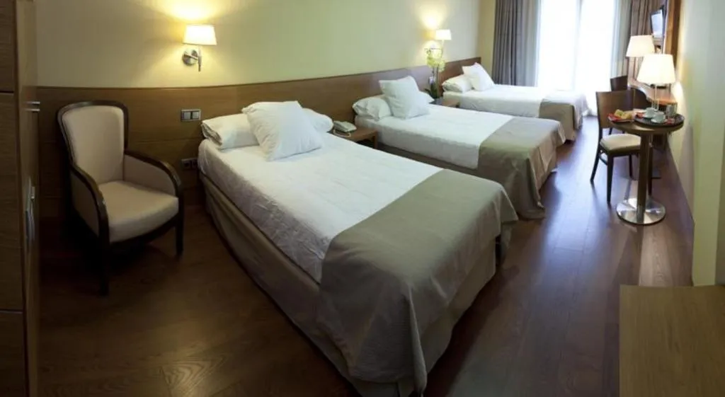 TRIPLE STANDARD Room, Sterling, Madrid