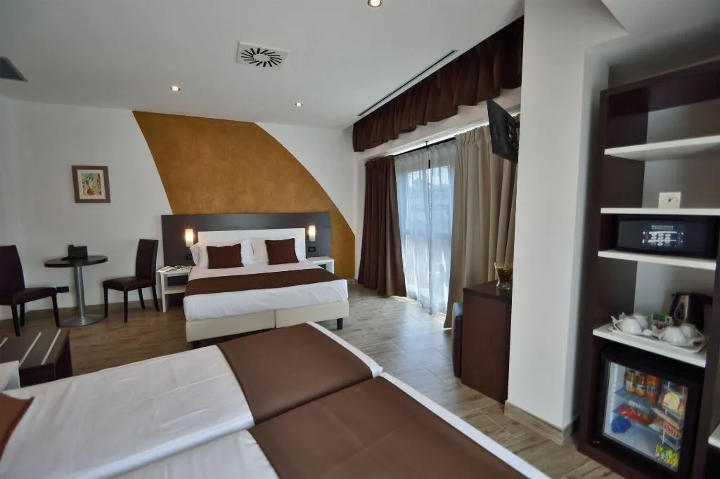 Room, Luxor Florence, Florence