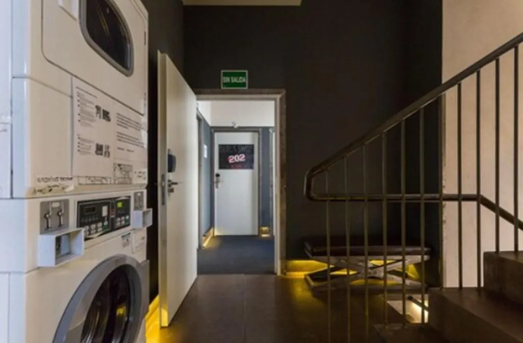 Sports and Entertainment, Black Swan Hostel Sevilla, Seville