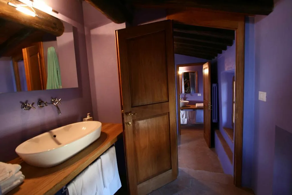APARTMENT THREE BEDROOMS TWO BATHROOMS Room, Il Paluffo, Florence