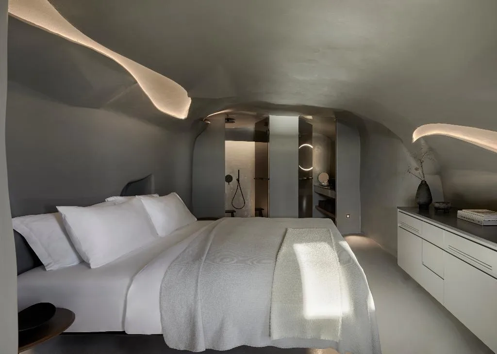 JUNIOR SUITE WITH PRIVATE POOL Room, Kivotos Santorini, Santorini