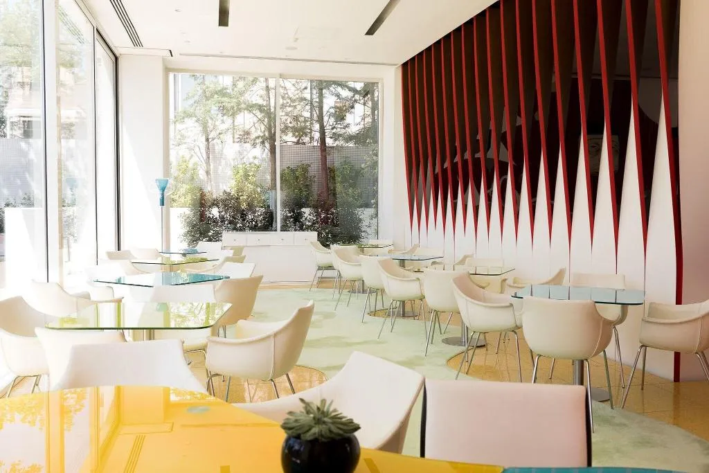 Bar, Semiramis, Athens