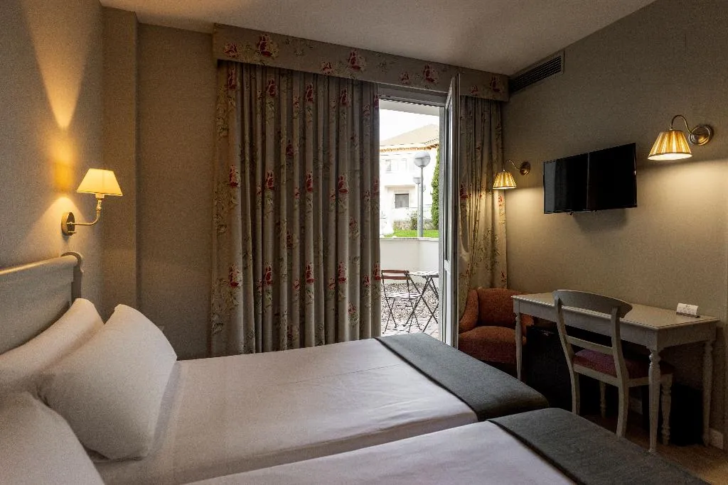 DOUBLE SUPERIOR Room, Pax Torrelodones, Madrid