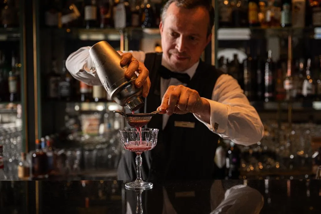 Bar, Grand Palace, Riga