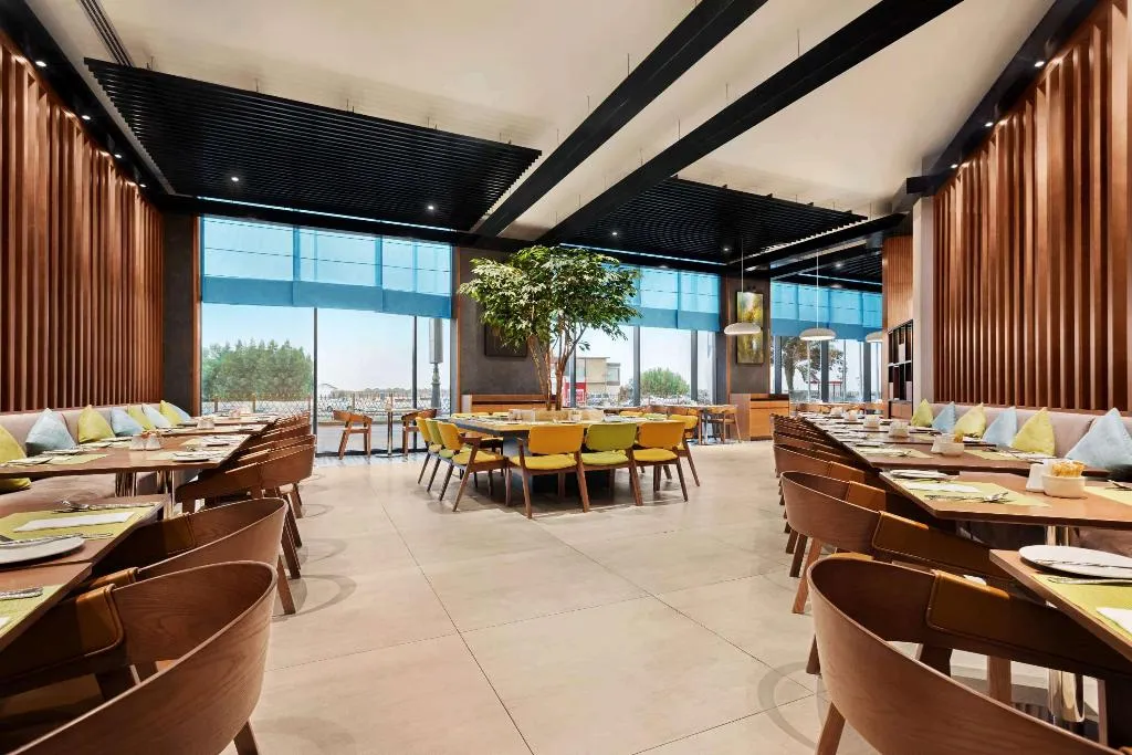 Restaurant, Wyndham Garden Ajman Corniche, Dubai