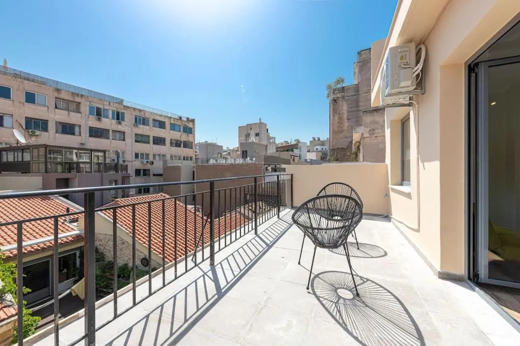 QUADRUPLE SUPERIOR WITH BALCONY Room, Athens Smart Apartments, Athens