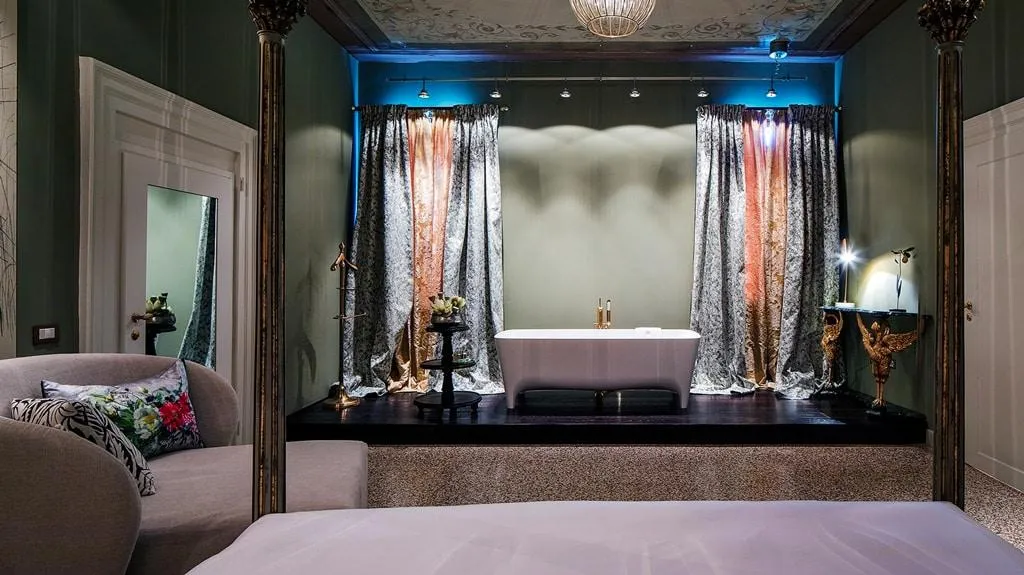 JUNIOR SUITE DELUXE CANAL VIEW Room, Hotel Heureka, Venice