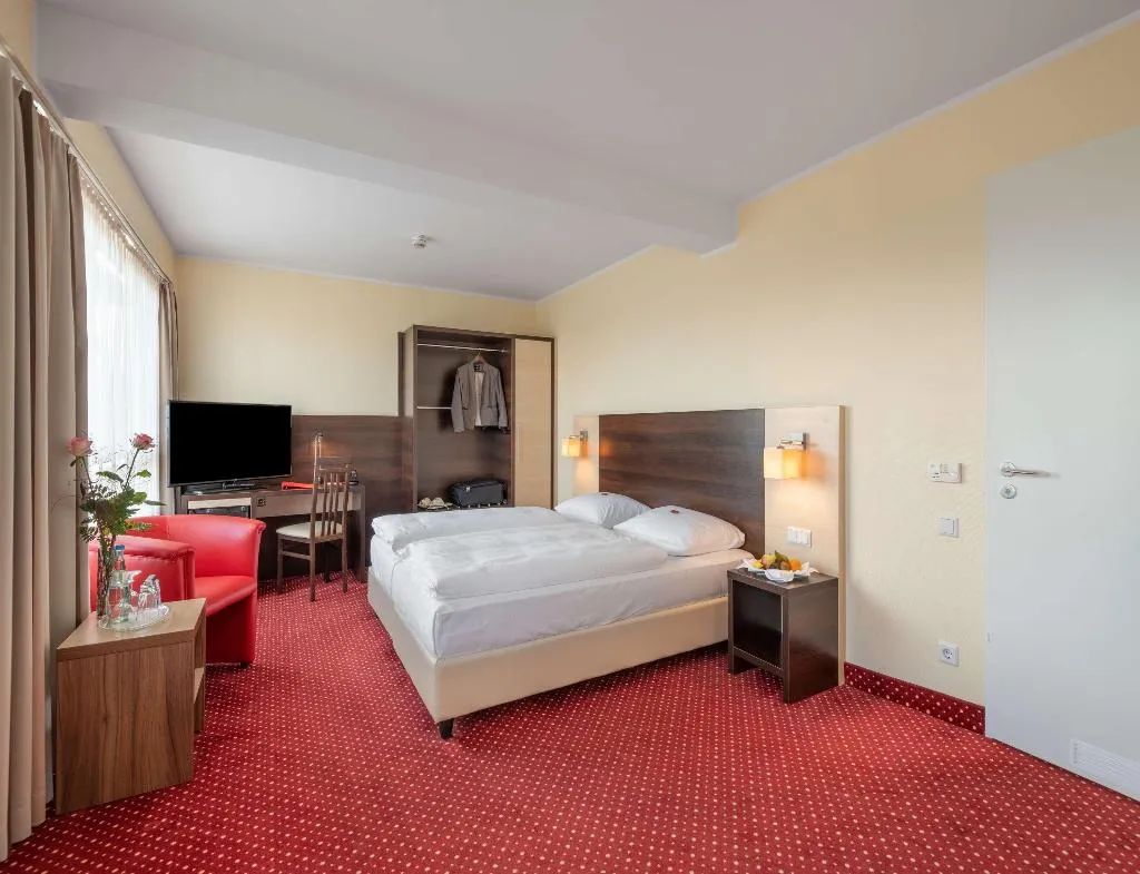 Room, Premier Inn Berlin City Süd, Berlin
