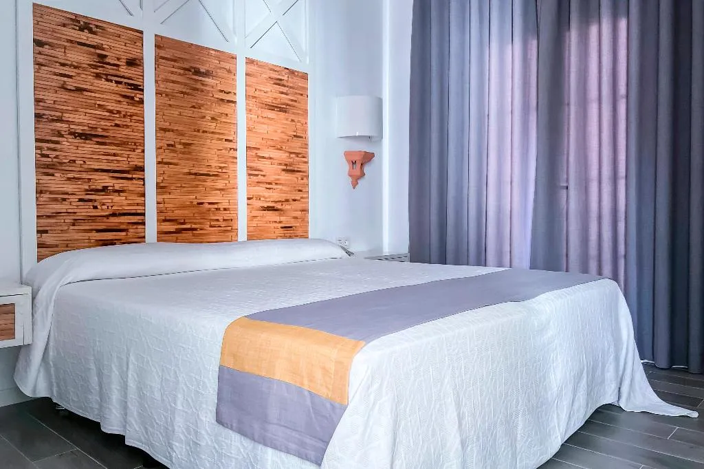 Room, Parque del Sol, Tenerife