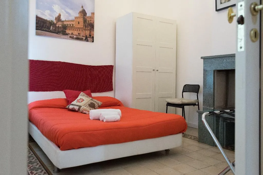 Room, B&B Ai Tintori, Palermo