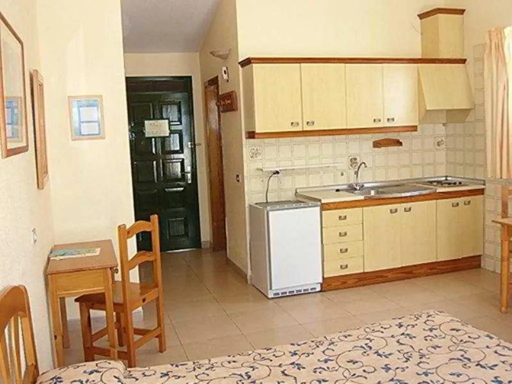 Room, Paradero II, Tenerife