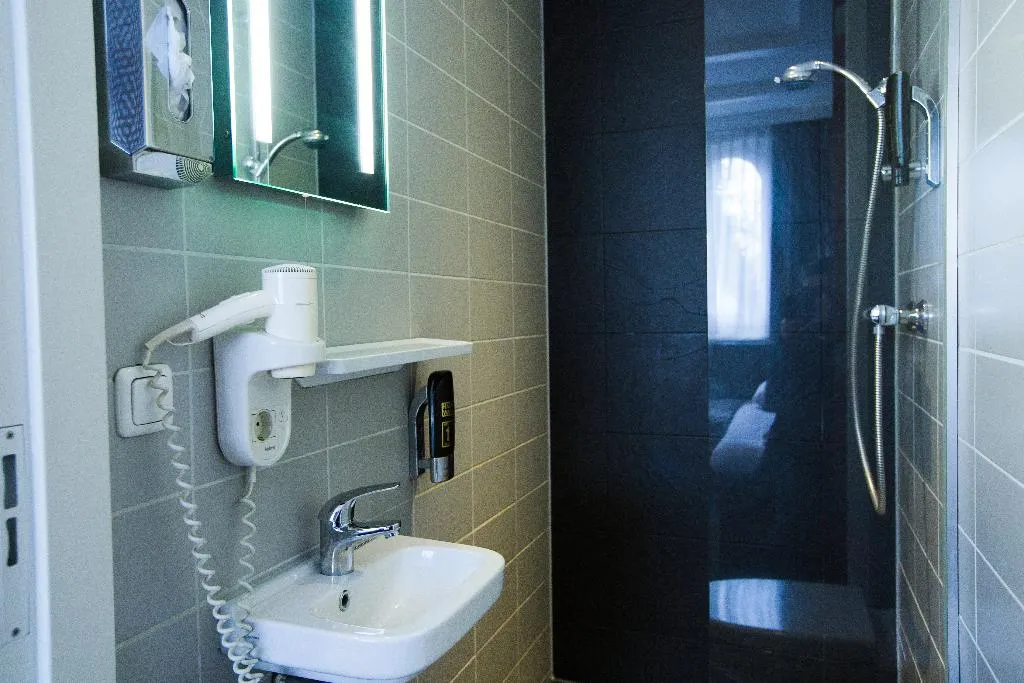 TWIN TWO BEDS Room, Hotel Vossius Vondelpark, Amsterdam