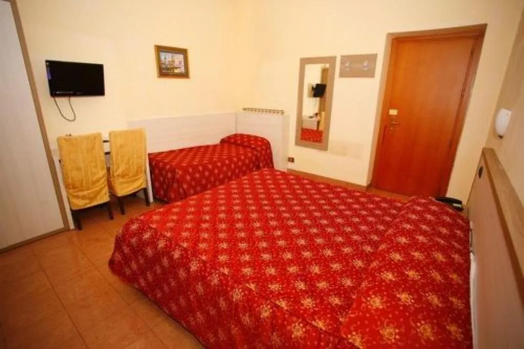 TRIPLE TWO BEDS Room, Adler, Milan