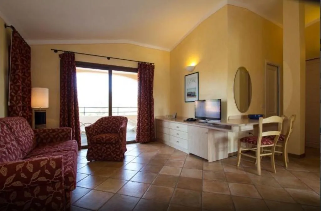Room, Nibaru, Olbia