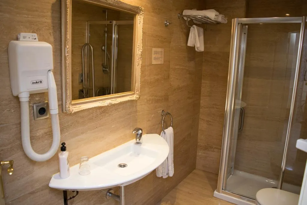 Room, Caballero Errante, Madrid