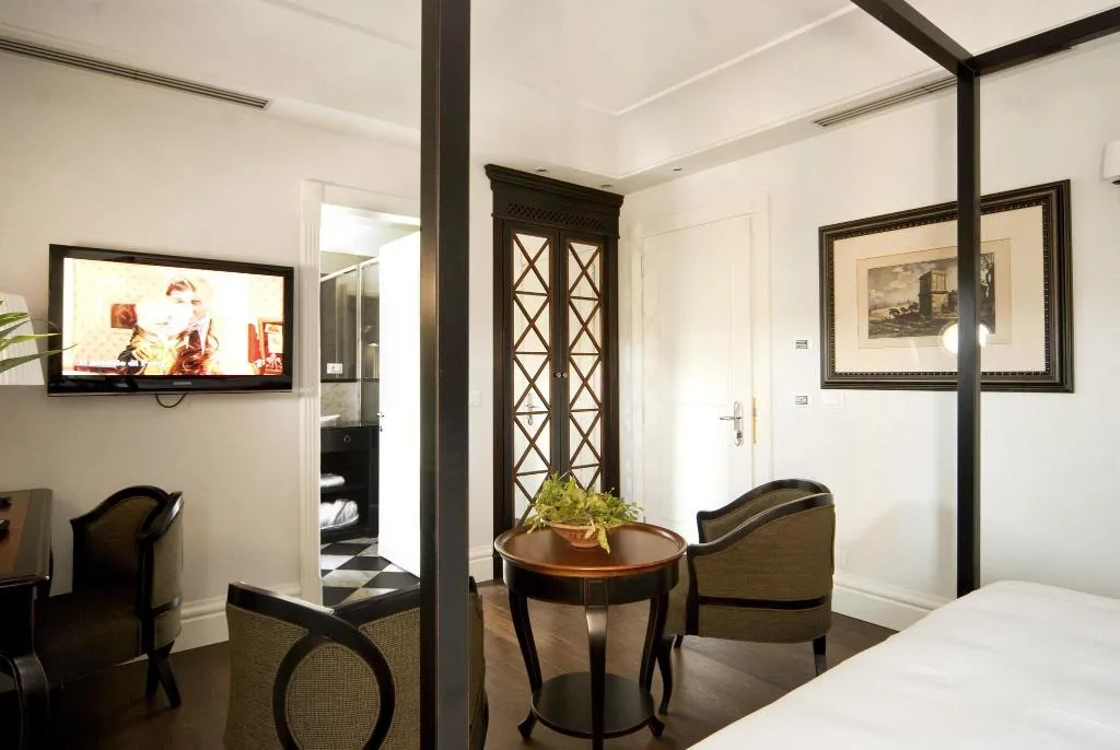 DOUBLE SUPERIOR QUEEN BED Room, Villa Athena, Catania