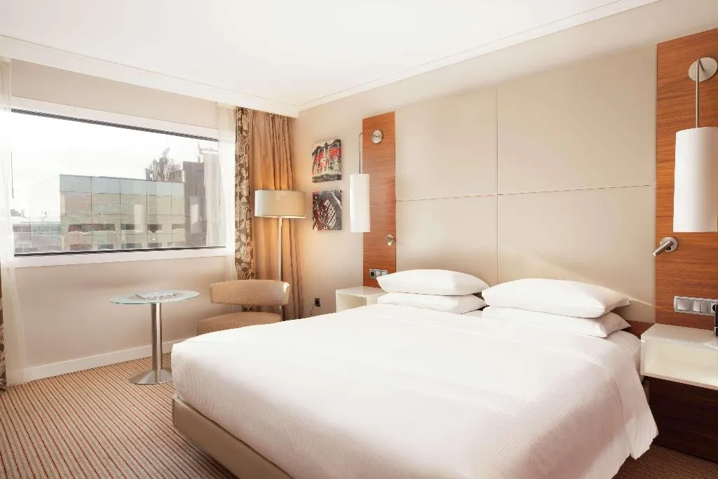 DOUBLE STANDARD Room, Hilton Barcelona, Barcelona