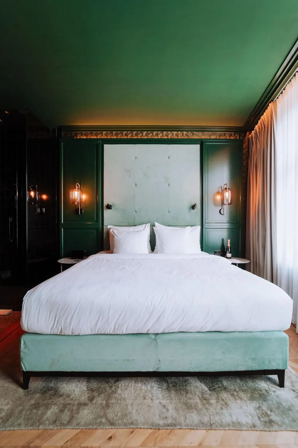 DOUBLE DELUXE KING BED Room, The Highlander, Amsterdam
