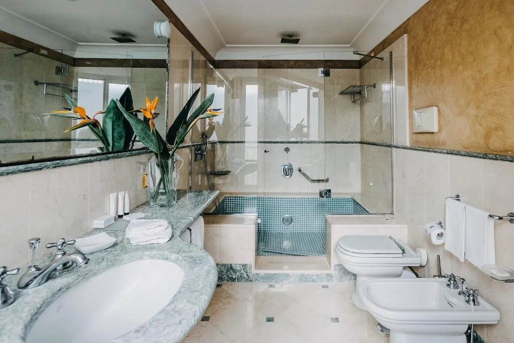 TWIN CLASSIC Room, Costantinopoli 104, Naples