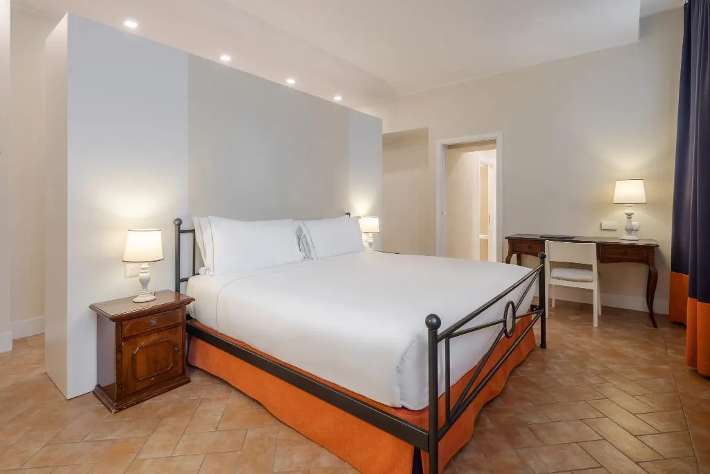 SUITE QUEEN SIZE BED Room, Donna Camilla Savelli - VRetreats, Rome