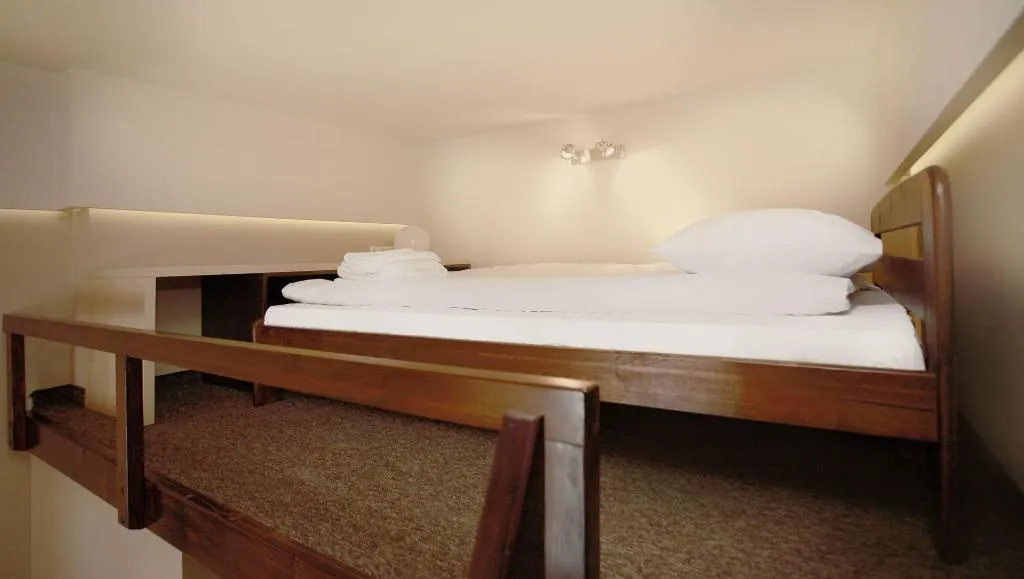 Room, Dom Turysty - Pokoje Goscinne, Krakow