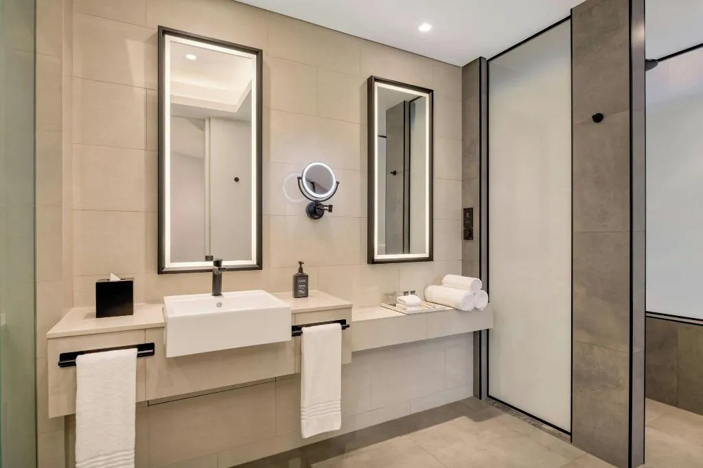 SUITE DELUXE Room, Sheraton Dubai Mall of the Emirates Hotel, Dubai