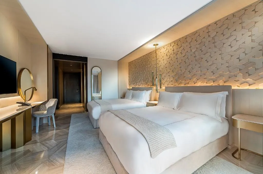 DOUBLE SUPERIOR QUEEN BED Room, Five Palm Jumeirah Dubai, Dubai