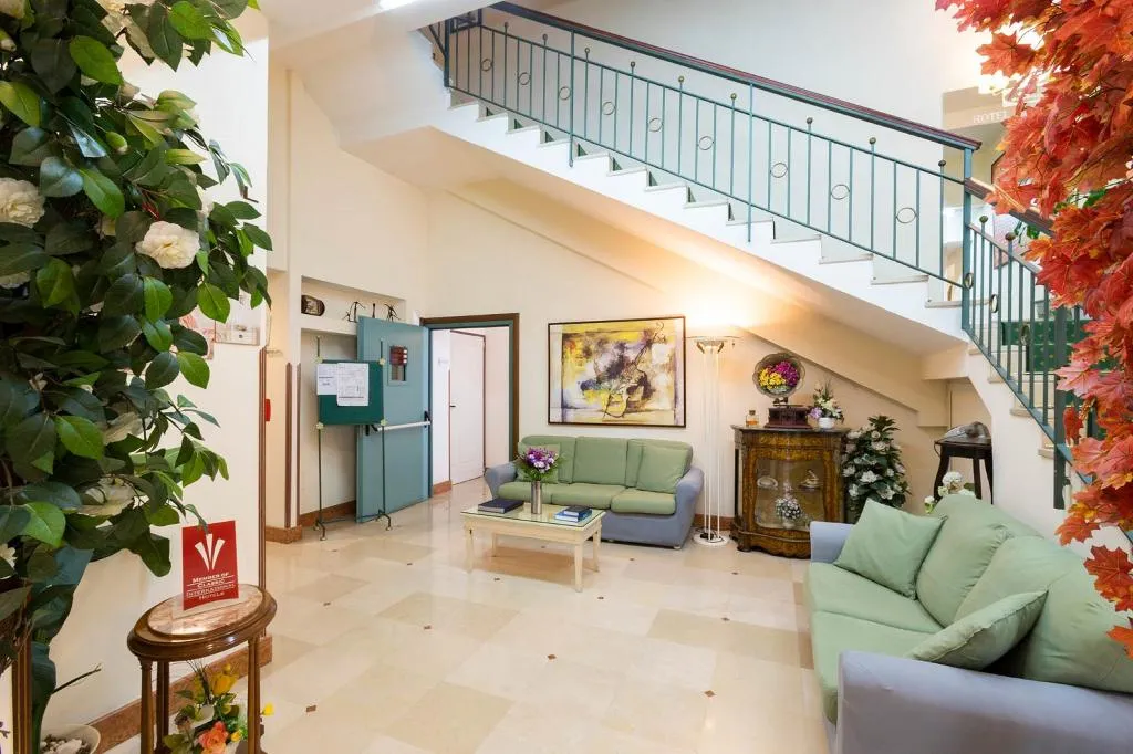 Lobby, San Paolo, Naples