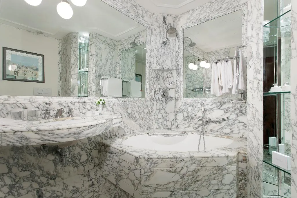 DOUBLE SUPERIOR Room, Hotel Lord Byron Small Luxury Hotels of the World, Rome