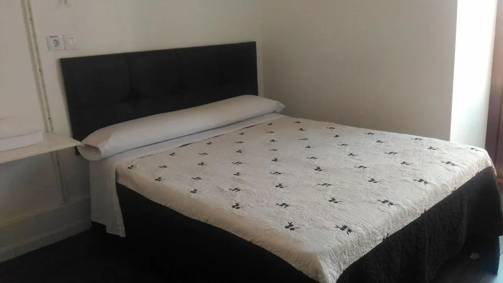Room, Hostal Alaska, Madrid