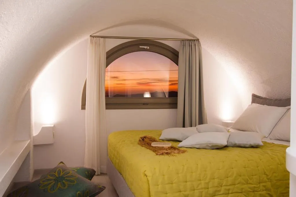Room, Nemesis, Santorini