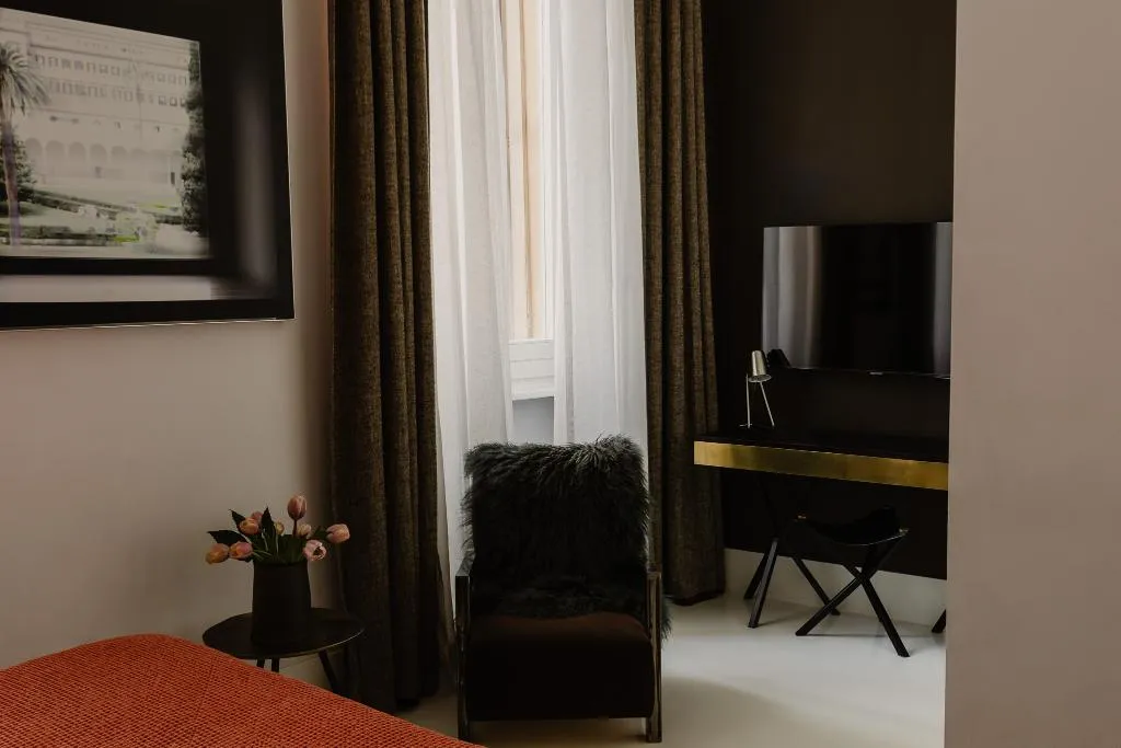 DOUBLE DELUXE Room, Piazza Di Spagna 9, Rome