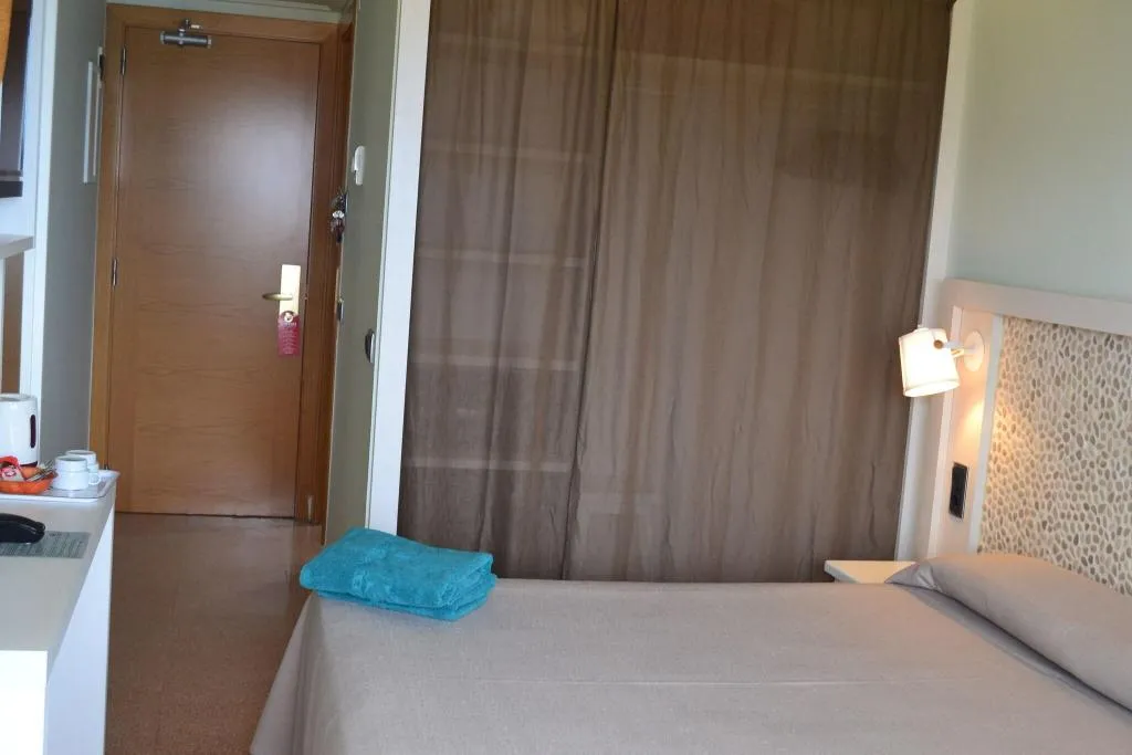 Room, Caprici Beach Hotel & Spa, Costa Brava