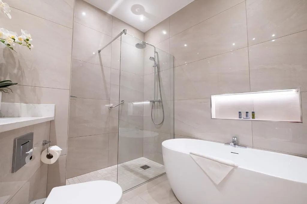 SUITE HONEYMOON Room, Clanard Court Hotel, Dublin