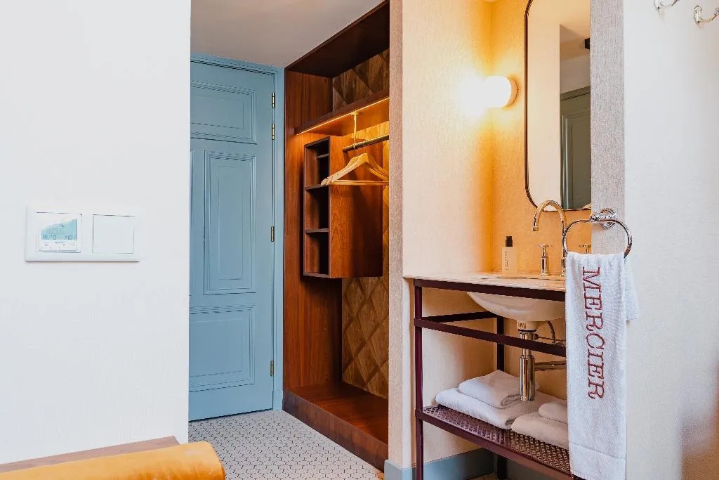 JUNIOR SUITE KING SIZE BED Room, Hotel Mercier, Amsterdam
