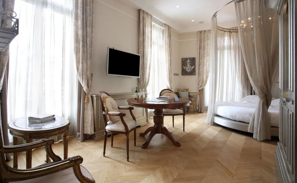 JUNIOR SUITE WITH DOUBLE BED Room, Chateau Monfort, Milan