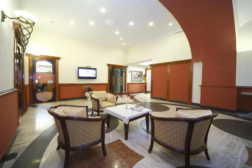 Lobby, La Pace, Naples