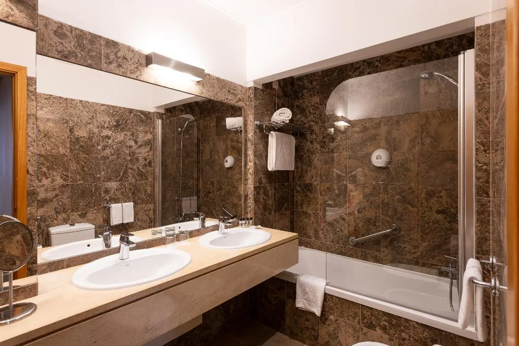 Double or Twin CAPACITY 3 Room, Mundial, Lisbon