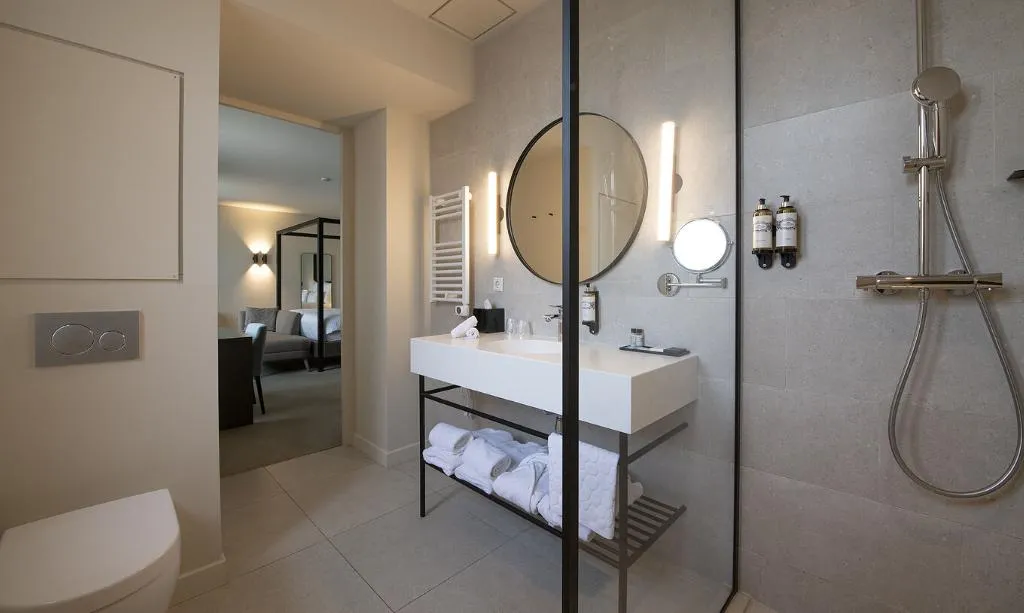 DOUBLE DELUXE PREMIUM Room, Pestana Amsterdam Riverside, Amsterdam