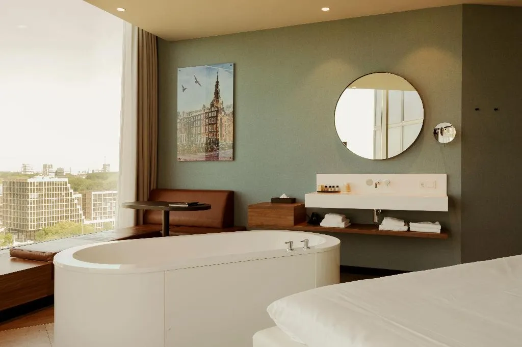 DOUBLE SUPERIOR Room, Van der Valk Hotel Amsterdam Zuidas, Amsterdam